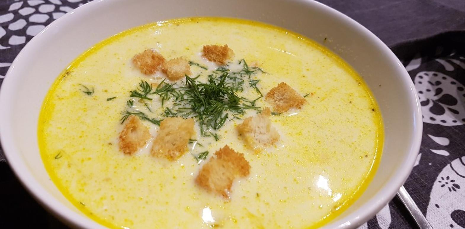 Сливочный суп с курицей и плавленным сыром