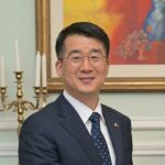 Южная Корея отзывает своего посла из Украины