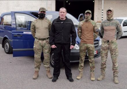 "Украинская команда" передала очередной автомобиль разведчикам "Артана", - Палатный