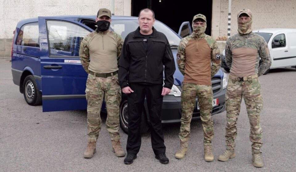 "Украинская команда" передала очередной автомобиль разведчикам "Артана", - Палатный