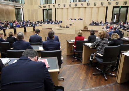 Отмена санкций и оружия для Украины: немецкая АдГ готовит скандальную резолюцию