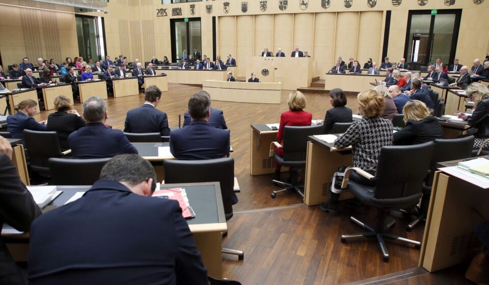 Отмена санкций и оружия для Украины: немецкая АдГ готовит скандальную резолюцию