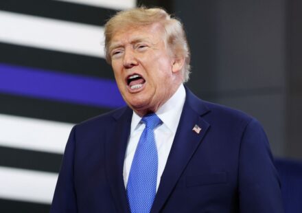 Трамп пообещал России помощь из-за легочной чумы в Иркутской области