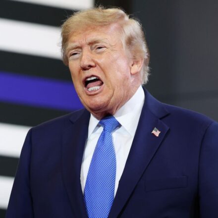 Трамп пообещал России помощь из-за легочной чумы в Иркутской области