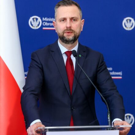 Польша намерена разместить у себя ядерное оружие США и Франции, - глава Минобороны