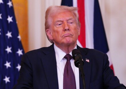 В США прибегли к шантажу с Трампом, чтобы тот снял ограничения Starlink в Украине, - NYT