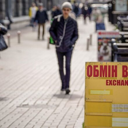 1000 долларов за 45 500 грн: курс валют в банках и обменниках на 21 октября