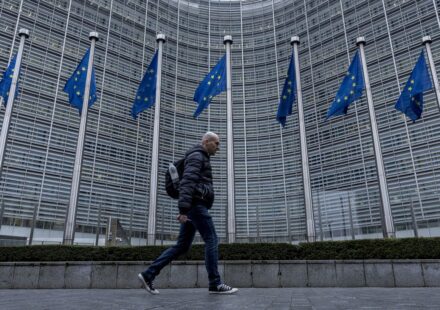 Послы ЕС уже завтра рассмотрят новый пакет санкций против России, - Reuters