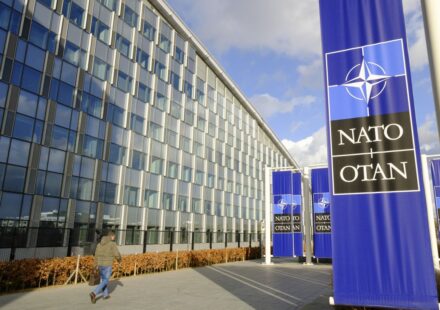 НАТО срочно созывает заседание из-за атак РФ на суда в Черном море