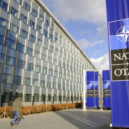 НАТО срочно созывает заседание из-за атак РФ на суда в Черном море