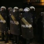 В Польше политический кризис: толпа штурмует Конституционный трибунал (видео)