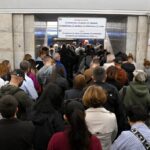 В Киеве из-за удара РФ закрыли станции метро "Черниговская" и "Лесная"