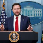 США прекратят выдачу "грин-карт" работникам Microsoft, Adobe и не только