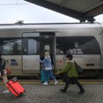 "Укрзализныця" оставила посреди поля 25 пассажиров после завершения воздушной тревоги