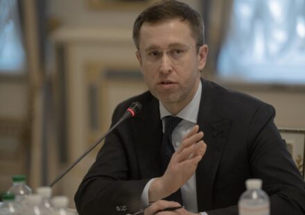 Корецкий призвал бизнес готовиться к худшему сценарию на фоне усиления атак РФ