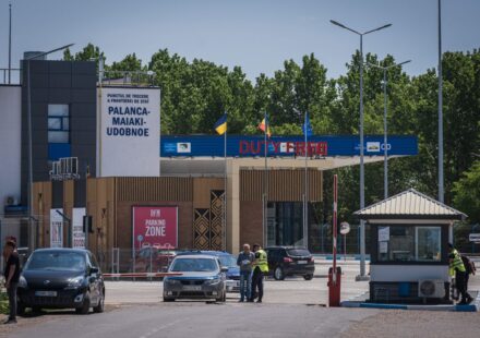 Угроза ударов дронов: Молдова строит укрытия на границе и выводит пограничников