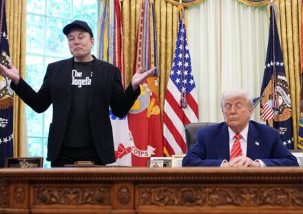 Маск убедил Трампа замедлить Starlink для Украины, - The Telegraph