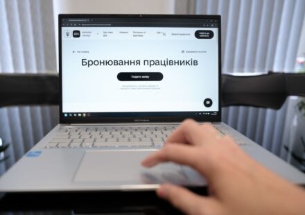 Кабмин готовит изменения в бронировании, но взял 5 дней на доработку