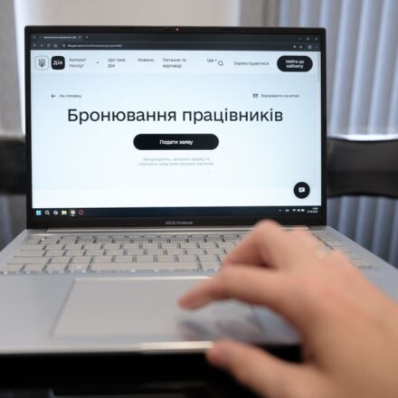 Кабмин готовит изменения в бронировании, но взял 5 дней на доработку