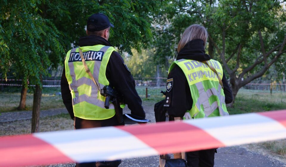 Мужчина с оружием напал на полицейских в Кропивницком, его ищут
