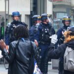 Полмиллиона человек вышли на протесты во Франции, города охватили погромы (фото, видео)