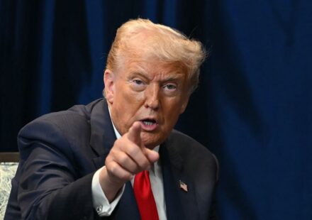 Трамп "взбешен" и может остановить обмен разведданными с Украиной, - СМИ