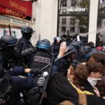 Жгут автобусы и строят баррикады: массовые протесты школьников охватили несколько стран Европы (видео)