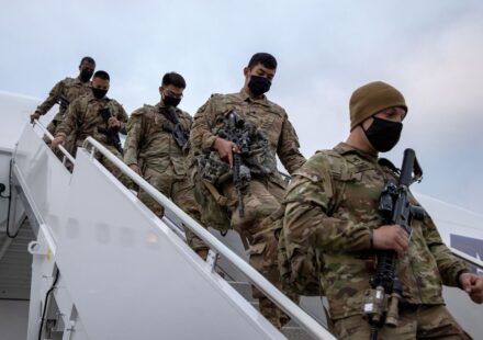 США вывели B-1 из базы в Британии из-за угрозы: в Вашингтоне упомянули "Паутину"