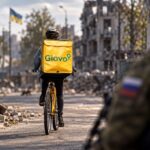 Glovo официально отреагировала на обвинения насчет работы российских военных-курьеров