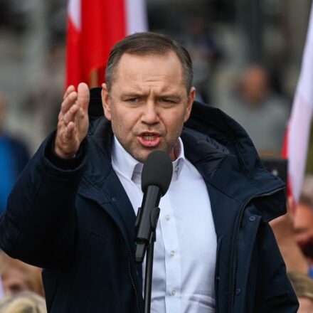 Президент Польши силой зашел в Конституционный трибунал, возле суда стычки
