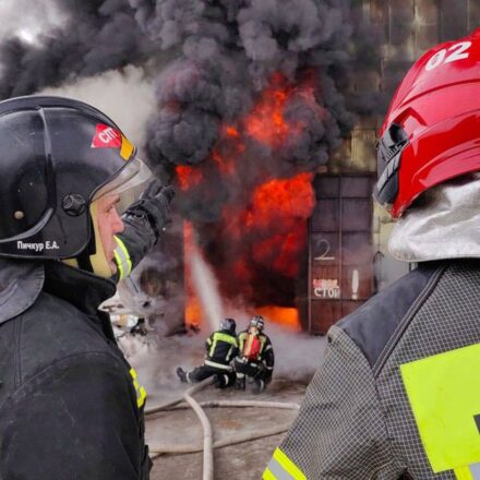 В Самарской области после атаки дронов пылает Новокуйбышевский НПЗ
