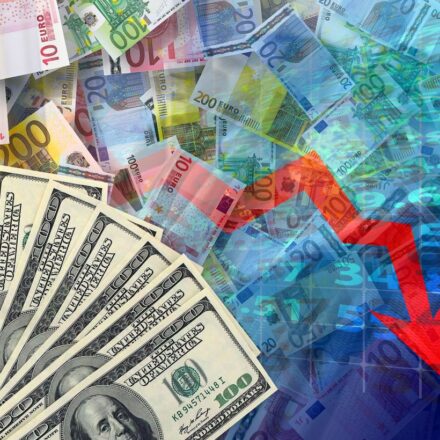 Доллар опустился ниже 44,90 грн: курс НБУ на 16 октября и как правильно распределить сбережения
