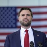 Вэнс назвал причину роста цен на топливо в США и упомянул Украину