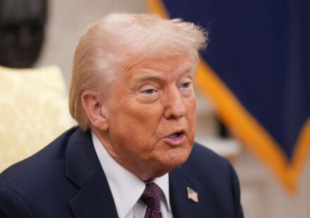 Трамп ответил, считает ли чуму в России биологическим оружием